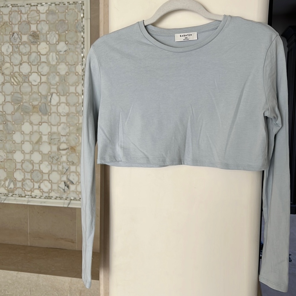 Cropped long sleeve tshirt